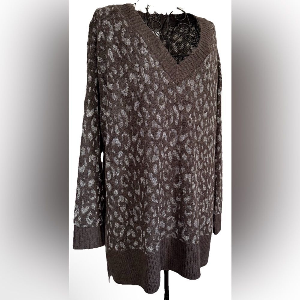 NINE WEST Womens Gray Leopard Metallic Print V-Neck Tunic Sweater Size XL Cozy - Picture 4 of 12